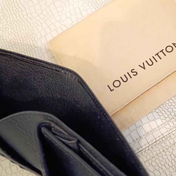 Rare This LV Epi Leather Porte Billes Compact Wallet/ button accent-Wallet Only - Picture 11 of 15